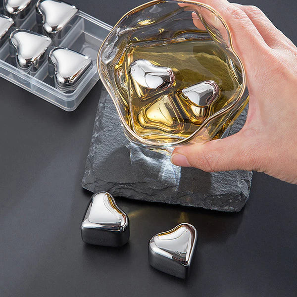 Set of reusable stainless steel heart-shaped ice cubes Secondary image